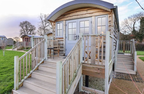 Ryther Cottage | THE FENTON, character holiday cottage, with a garden in Tadcaster