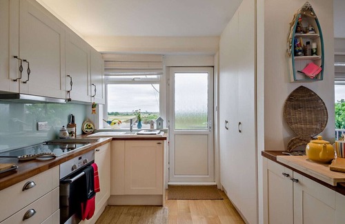 Felixstowe House | The Ferry Cottage - Three Bedroom House, Sleeps 6