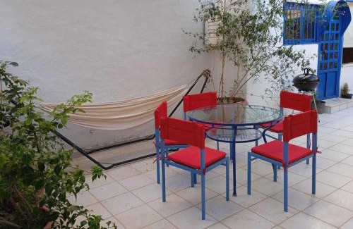 Petralona Apartment | The Filopappou Hive