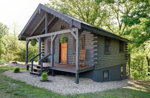 Lampe House | The Fire Fly Cabin @ The Overlook Cabins