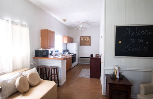 Dawson Apartment | The Firefly is between Waco and Corsicana, 5 minutes from the Navarro Mills Lake