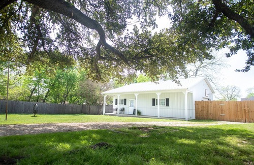 Dawson Apartment | The Firefly is between Waco and Corsicana, 5 minutes from the Navarro Mills Lake