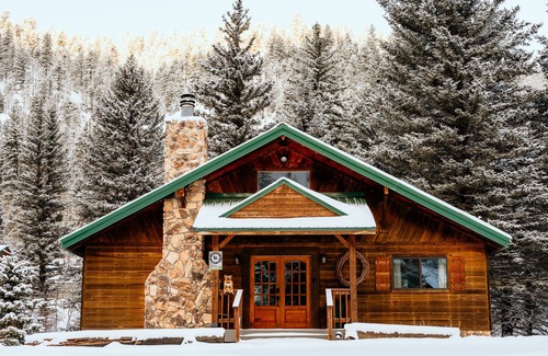 Red River Cabin | The Fishin' Hole In Valley Of The Pines Red River