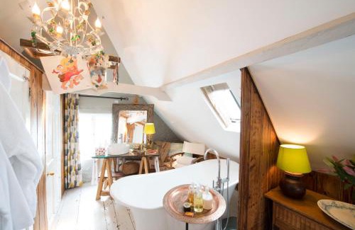 Brabourne Hotel | The Five Bells Inn