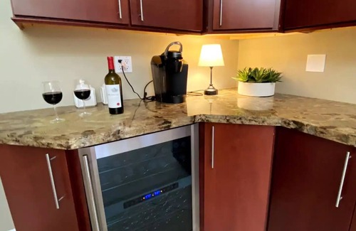 Arlington South House | The Flamingo | 4 BR Paradise | Near UCR, FWY, DT