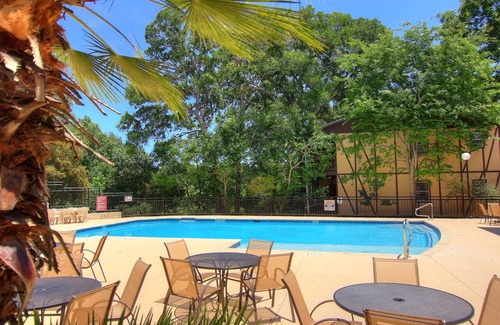 New Braunfels Condo | THE FLOAT INN 3! Across from Schlitterbahn! Walk to Downtown New Braunfels!