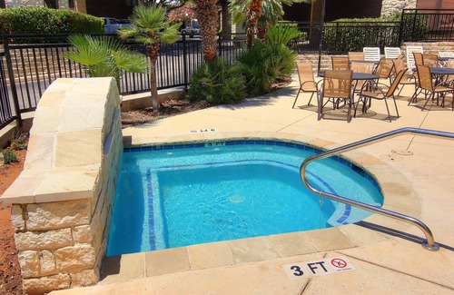 New Braunfels Condo | THE FLOAT INN 3! Across from Schlitterbahn! Walk to Downtown New Braunfels!