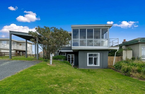 Foxton Beach House | THE FOX DEN – FOXTON BEACH HOLIDAY HOME, pet friendly in Foxton
