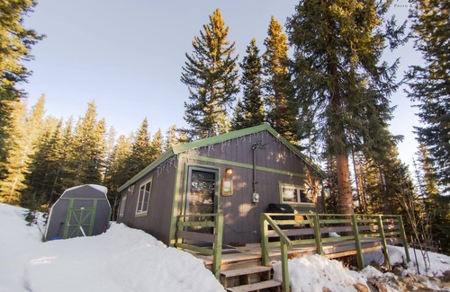 Alma House | The Fox Den is the perfect cabin for a couples get away near Breckenridge CO.