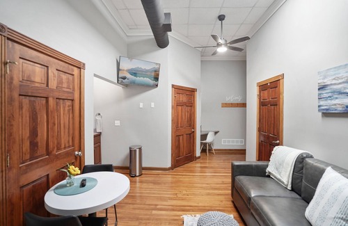 Downtown Apartment | The Fox Loft 200