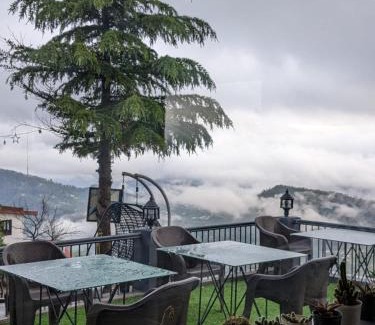 Mukteshwar Hotel | THE FOX RETREAT