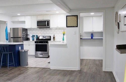 Sulphur House | The Fun House! with Master Suite and open common areas 4BR/2BA