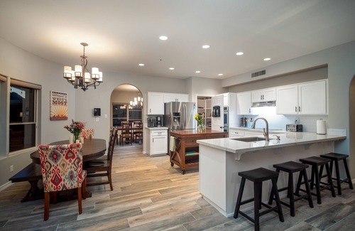 Pinnacle Peak House | The Funky Saguaro, 5 BR, pool/hottub, dog friendly