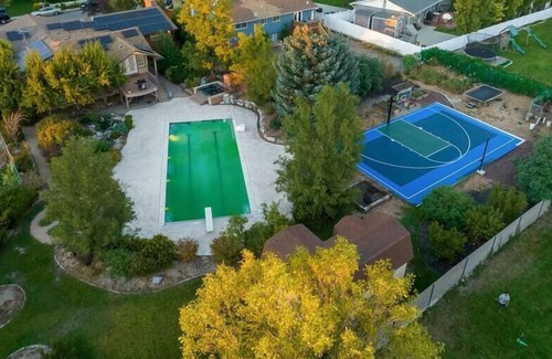 Bonneville House | The G.O.A.T. House, Pool, Pickle Ball, Sleeps 25+