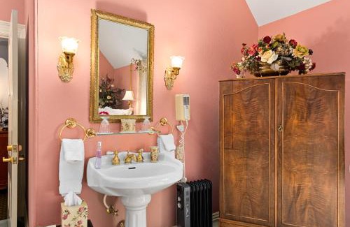 Santa Rosa Bed & Breakfast | The Gables Wine Country Inn