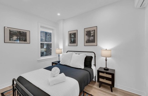 Church and Wellesley House | The Gallery - Designer 3BR - Downtown