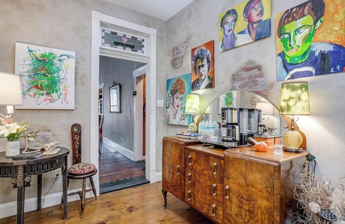 Stephenville House | The Gallery House: Boutique Stay Right by Tarleton
