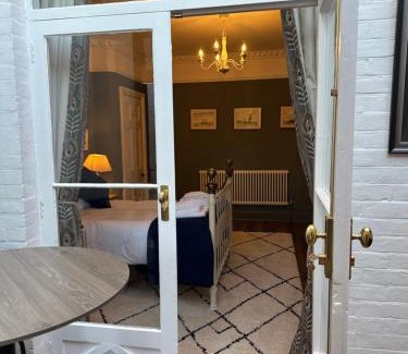 Dorchester House | The Garden Flat