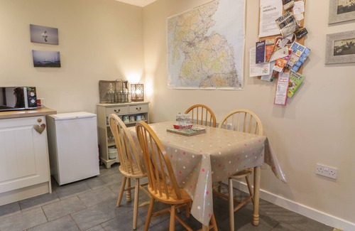Duns Cottage | THE GARDEN HOUSE, pet friendly, with a garden in Chirnside