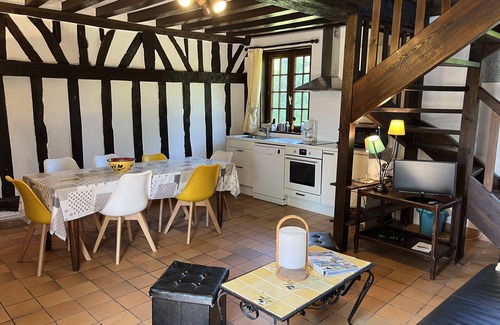Bonneville-la-Louvet Cottage | The Garennes within the Domain Tostes