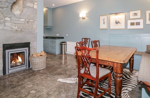 Garve Cottage | THE GATE HOUSE, character holiday cottage, with open fire in Ullapool