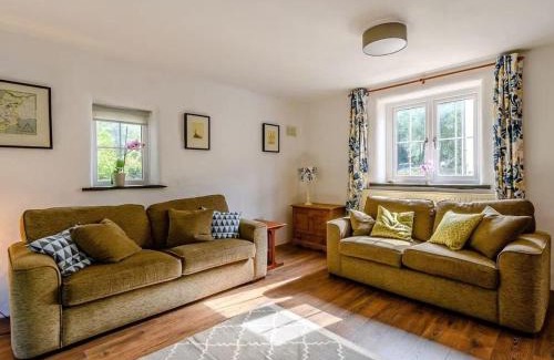 Castlemorris House | The Gatehouse at Y Gwesty Bach