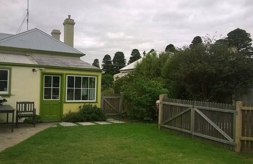 Port Fairy Cottage | The Gatehouse - historic cottage - pet friendly