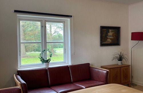 Ullerslev House | The Gatekeeper’s Cottage at Hindemae Estate – Cozy Stay in Historic Surroundings