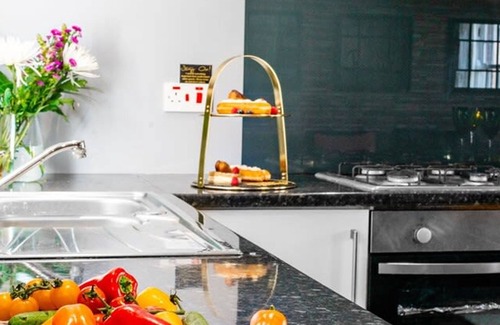 Chester Apartment | The Gathering Chester 4 Sleeps 14 Very Close to City Centre