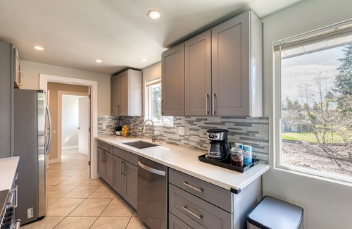 Kent House | ►The Gathering Spot ⌂ Spacious 5 BR/3 Bath Home