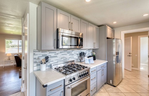 Kent House | ►The Gathering Spot ⌂ Spacious 5 BR/3 Bath Home