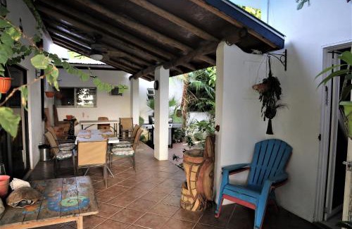 Lake Gardens House | The GECKO BUNGALOW**Beautiful POOL**Free Airport Shuttle