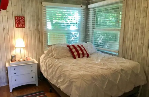 Wonder Lake House | The Getaway (Dog Friendly/Optional Pontoon Rental)