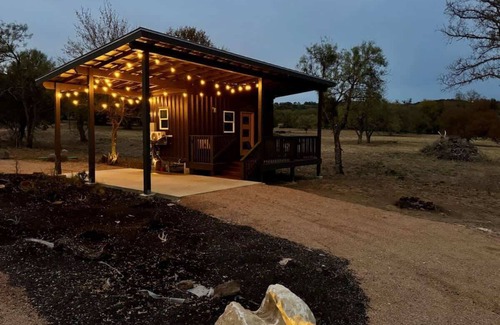 Burnet Apartment | The GlampBox. Lakefront, 20acres, Starlink Wifi!