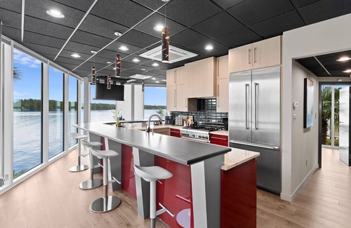 Terrell House | The Glass Mansion w/Optional Boat Rental