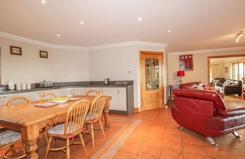 Invergordon Cottage | THE GLEBE, pet friendly, with open fire in Invergordon