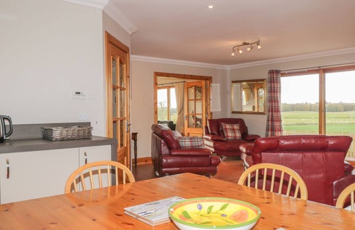 Invergordon Cottage | THE GLEBE, pet friendly, with open fire in Invergordon