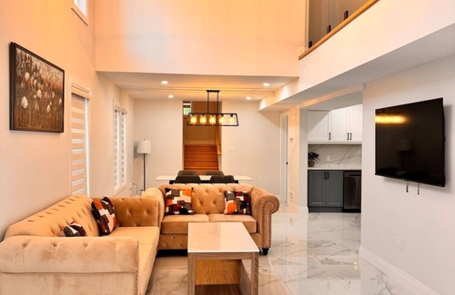 Riverside House | The Glorious Glidden Stunner/5bd 4bth with Patio