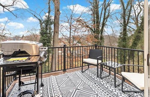 Roselawn Finance House | The Gold Standard of Oakley New Construc 4bd/4.5bt