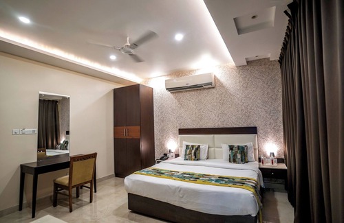 Mahanagar Hotel | The Golden Apple