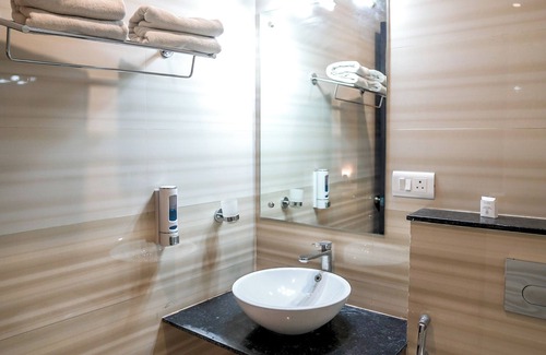 Mahanagar Hotel | The Golden Apple
