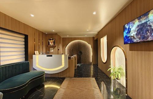 Yerawada Hotel | The Golden Arc