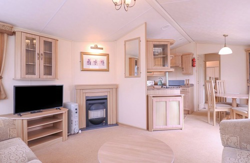 Saint Osyth Cottage | THE GRANADA, pet friendly, with a garden in St. Osyth