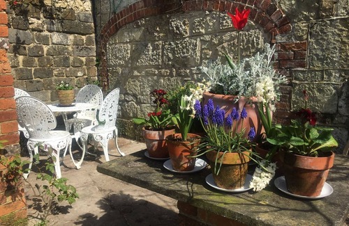 Godshill Cottage | The Granary at French Mill: charming cottage set in extensive garden with stream