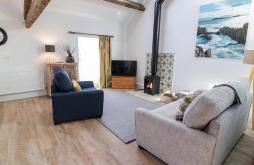 Caergeiliog House | The Granary
