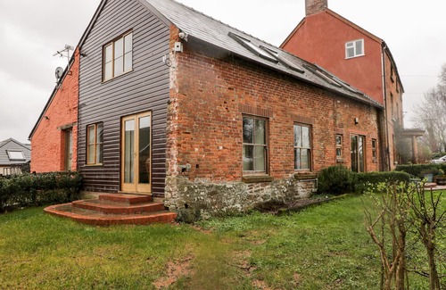 Llanvair Kilgeddin Cottage | THE GRANARY, pet friendly, with a garden in Monmouth
