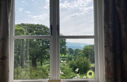 Carnforth Cottage | THE GRANARY, pet friendly, with a garden in Kirkby Lonsdale
