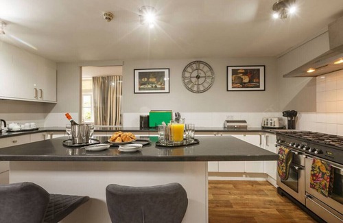 Thorpe Market Hotel | The Green House Hotel Cromer Sleeps 20 - Hot Tub