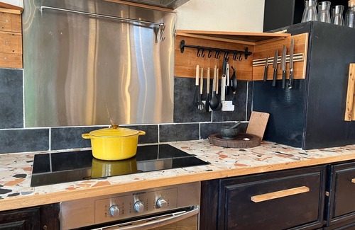 Waterhouse House | The Green House - Pet Friendly Outside - Wifi