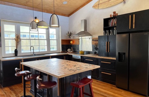 Waterhouse House | The Green House - Pet Friendly Outside - Wifi